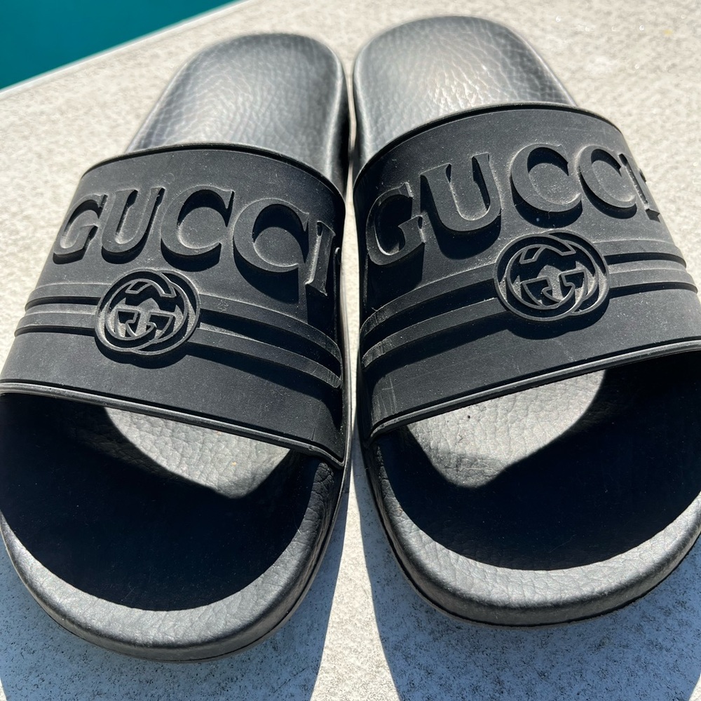 GUCCI POOL SLIDES SANDALS 40